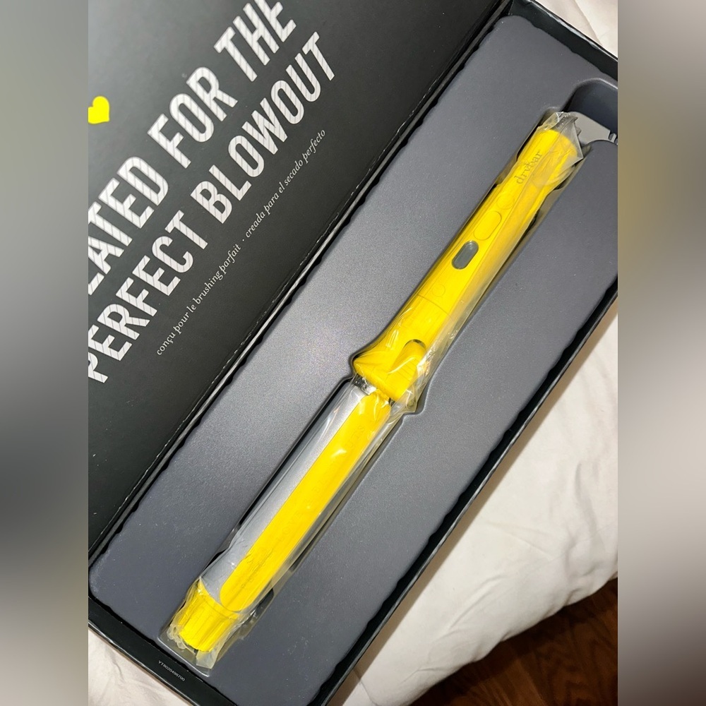 Drybar - The 3-Day Bender - Rotating Curling Iron 1.25” - Picture 4 of 6